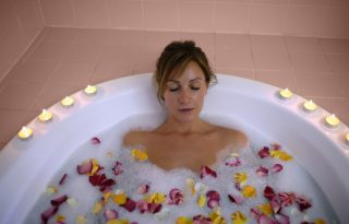 A forró fürdő 5 meglepő egészségügyi előnye