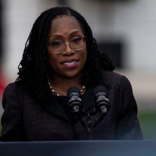 233 év után beválasztották az első fekete nőt az amerikai Legfelsőbb Bíróság tagjai közé