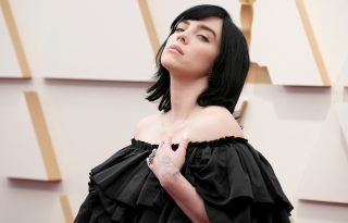 Billie Eilish stílusosan vágott vissza az Oscar-gálás ruháját kritizálóknak