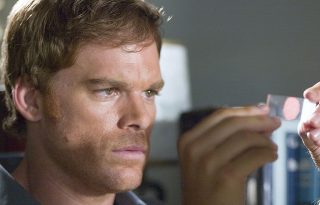 Ma is él és szabadlábon van a sorozatgyilkos, akiről a Dexter sorozat főszereplőjét mintázták
