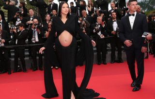 Adriana Lima kivágott ruhában mutatta meg terhes pocakját