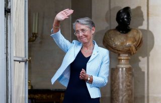 30 év után ismét női miniszterelnököt választottak Franciaországban