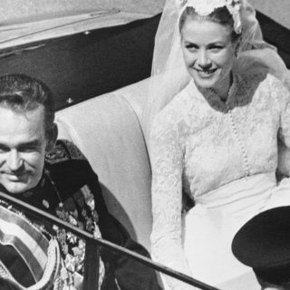 Az igaz történet Grace Kelly meseszép menyasszonyi ruhái mögött