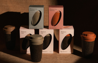Kávézaccból és fahulladékból készültek ezek a csoda szép kávéspoharak