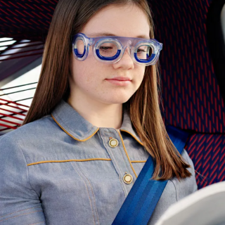 Ezzel a szemüveggel megelőzhető az utazás közbeni hányinger
