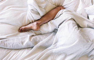 Hogyan tanuljunk meg más testhelyzetben aludni?