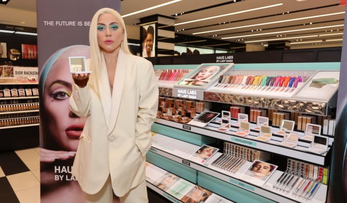 Erre a puffadásgátló arcmaszkra esküszik Lady Gaga
