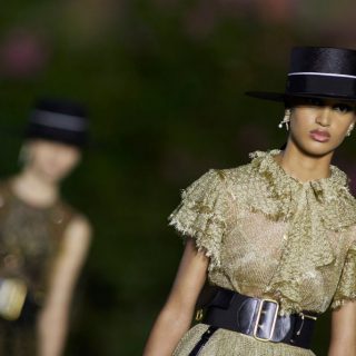 Fergeteges show-t mutatott be Sevillában a Dior