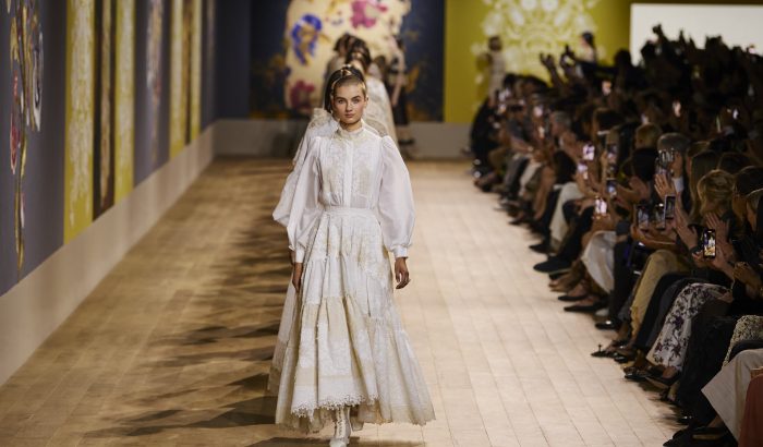 Ukrán népviselet ihlette a Dior haute couture kollekcióját