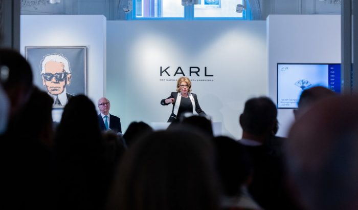 Elképesztő áron keltek el Karl Lagerfeld rajzai
