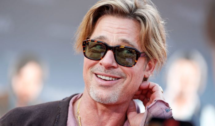Brad Pitt szoknyában jelent meg a vörös szőnyegen, és elképesztően jól nézett ki