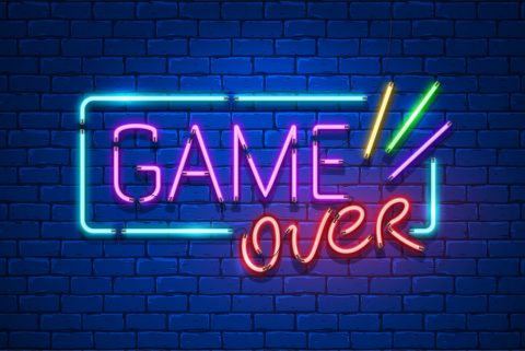 A játéknak vége, Game over felirat