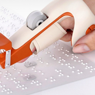 Spéci eszköz segít javítani a Braille-helyesírást