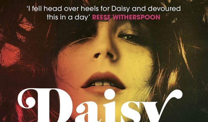A zenerajongók kedvenc sorozata lesz az ősszel érkező Daisy Jones and the Six