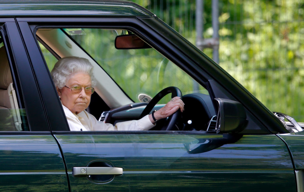 II. Erzsébet királynő imádott 21 éves Range Roverjével