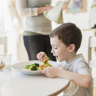 „Megszólnak az óvodában, mert vegán módon neveljük a gyerekeinket”
