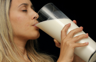 Tényleg pattanásos leszel a tejtől? Ez az igazság!