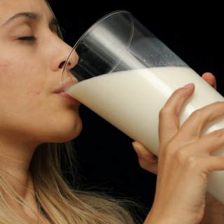 Tényleg pattanásos leszel a tejtől? Ez az igazság!