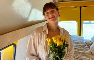 Saját készítésű lakóautóban utazza körbe a világot a magyar lány