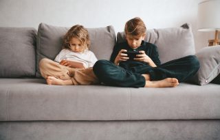 A magyar szülők már korlátozhatják gyerekeik Instagram-használatát