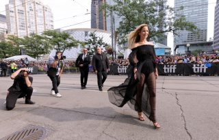 Bomba ruhában tért vissza szülési szabadságáról Jennifer Lawrence
