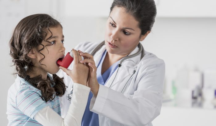 Új, szájon át lélegezhető Covid-vakcinát engedélyeztek