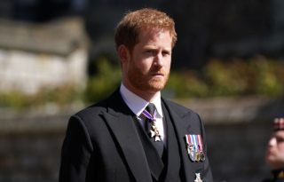 Harry herceg memoárjától már most feszült a királyi család