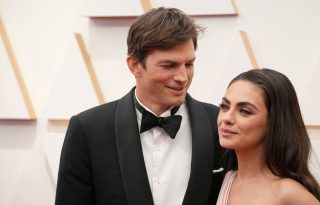 Ashton Kutcher részegen üvöltözve vallott életében először szerelmet Mila Kunisnak