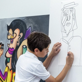 10 éves kisfiú a New York-i művészeti szcéna új üdvöskéje: eddig festményeivel 300 ezer dollárt keresett