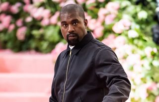 Kanye West meztelen fotókkal és pornóval zaklathatta az alkalmazottait