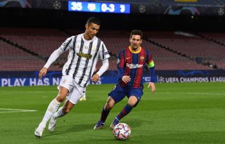 A két rivális, Ronaldo és Messi közös fotón sakkozik
