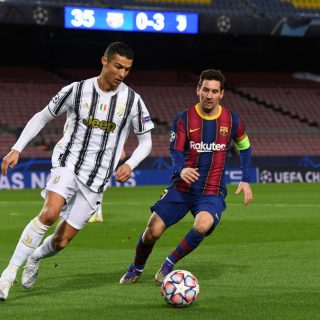 A két rivális, Ronaldo és Messi közös fotón sakkozik