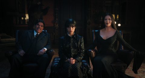 Luis Guzmán, Jenna Ortega és Catherine Zeta-Jones: a rajongók imádják a szereplők stílusát, de főleg Wednesday Addams rúzsát