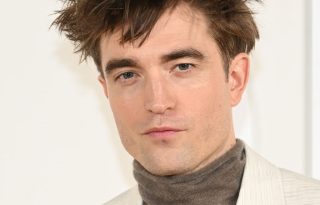 Robert Pattinson végre a vörös szőnyegen is megmutatta barátnőjét