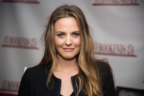 Alicia Silverstone anyaszült meztelenre vetkőzött a jó ügy érdekében