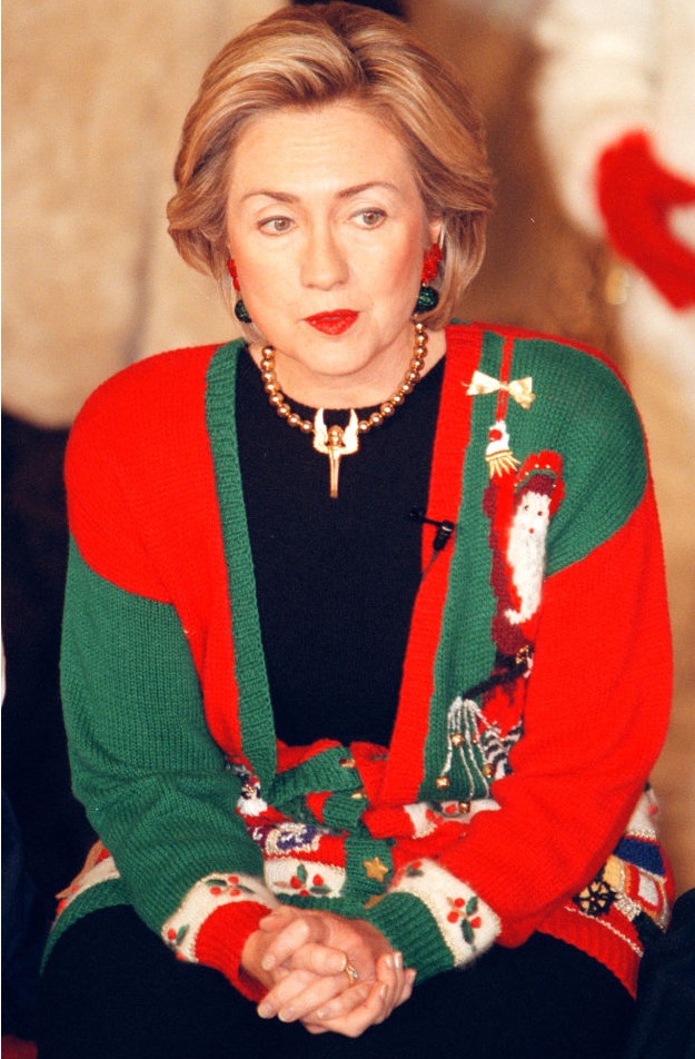 Hillary Clinton ronda karácsonyi pulcsiban