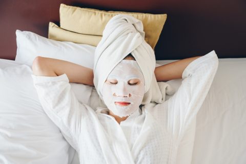 Mi az a beauty sleep és hogyan működik? Ez történik a bőröddel egy kiadós alvás során