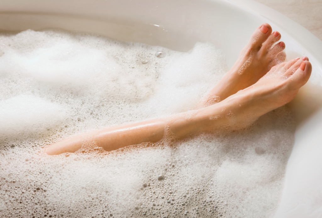A meleg vízzel való fürdés vagy zuhany az egészséges bőrnek is árt