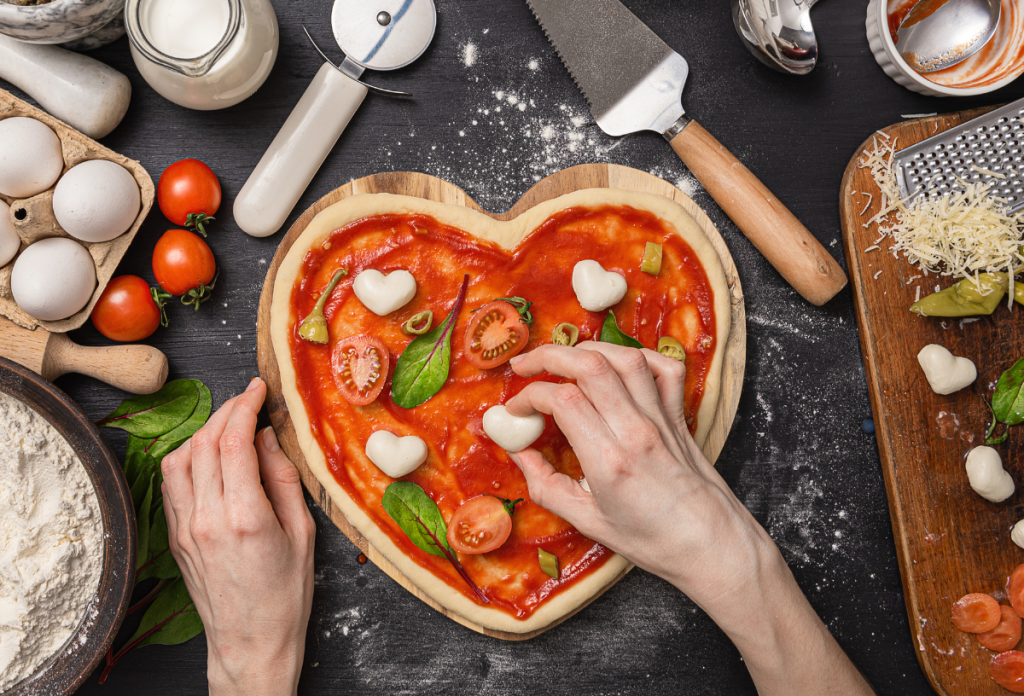 Formázzuk szív alakúra a pizzát Valentin-napon