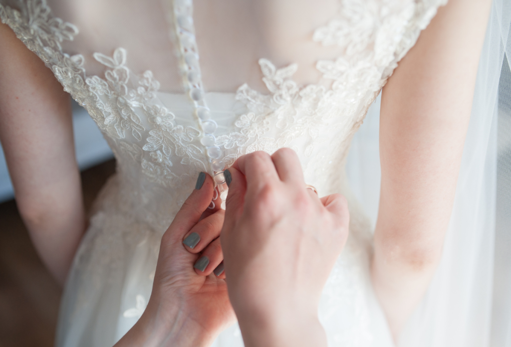 Az esküvőiruha-tervező elárulta, mit mulasztanak el az arák a ruhával kapcsolatban.