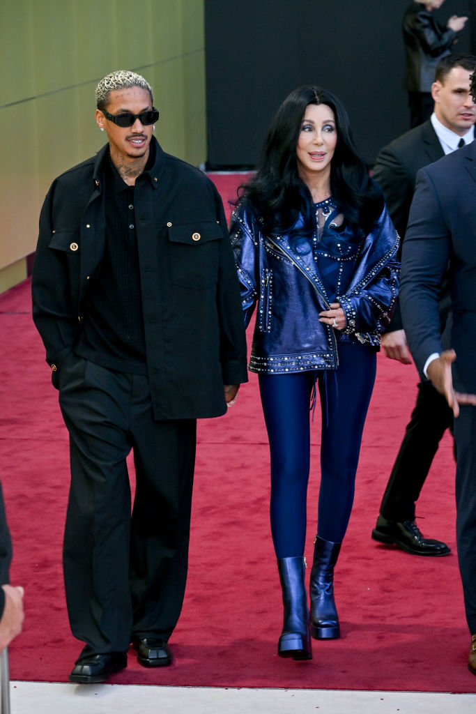 Cher először jelent meg 40 évvel fiatalabb pasijával a vörös szőnyegen
