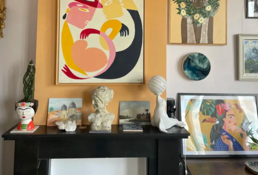 Szobrok, képek, festmények egy helyen a macskabútor-tervező amszterdami otthonában