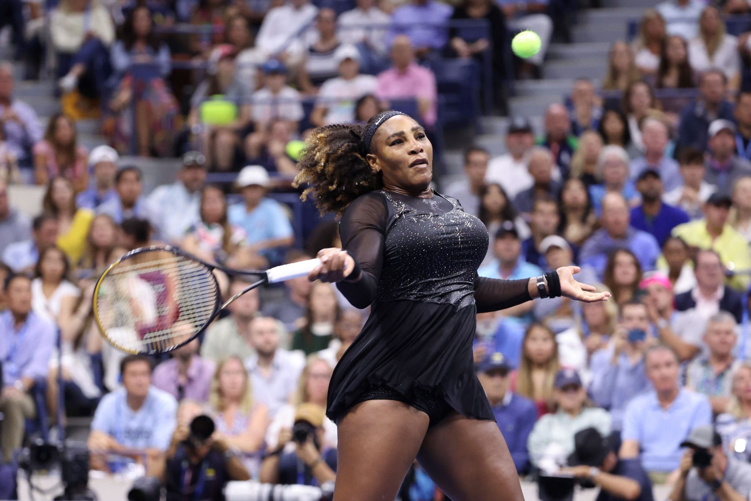 Serena Williams kisbabát vár, a Met-gálán debütált a hasával