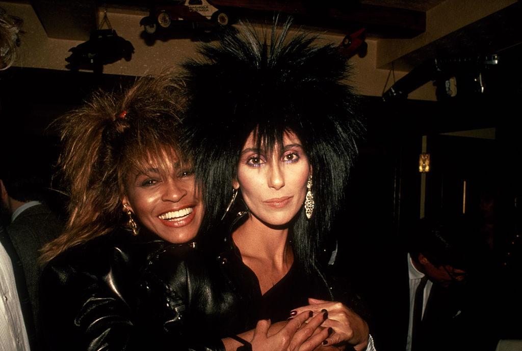 Tina és Cher 1985-ben - Égnek álló hajával stílust teremtett