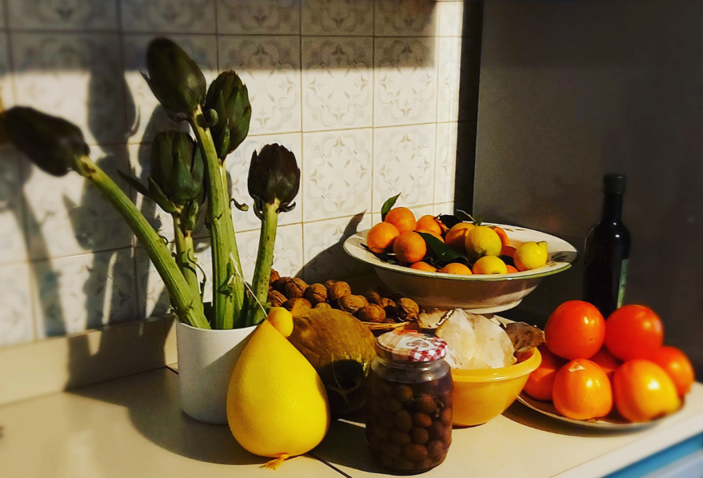 A sok zöldséget, gyümölcsöt, diót, oliva olajat és halat tartalmazó mediterrán étrend klasszikus példája az allergia elleni étrendnek