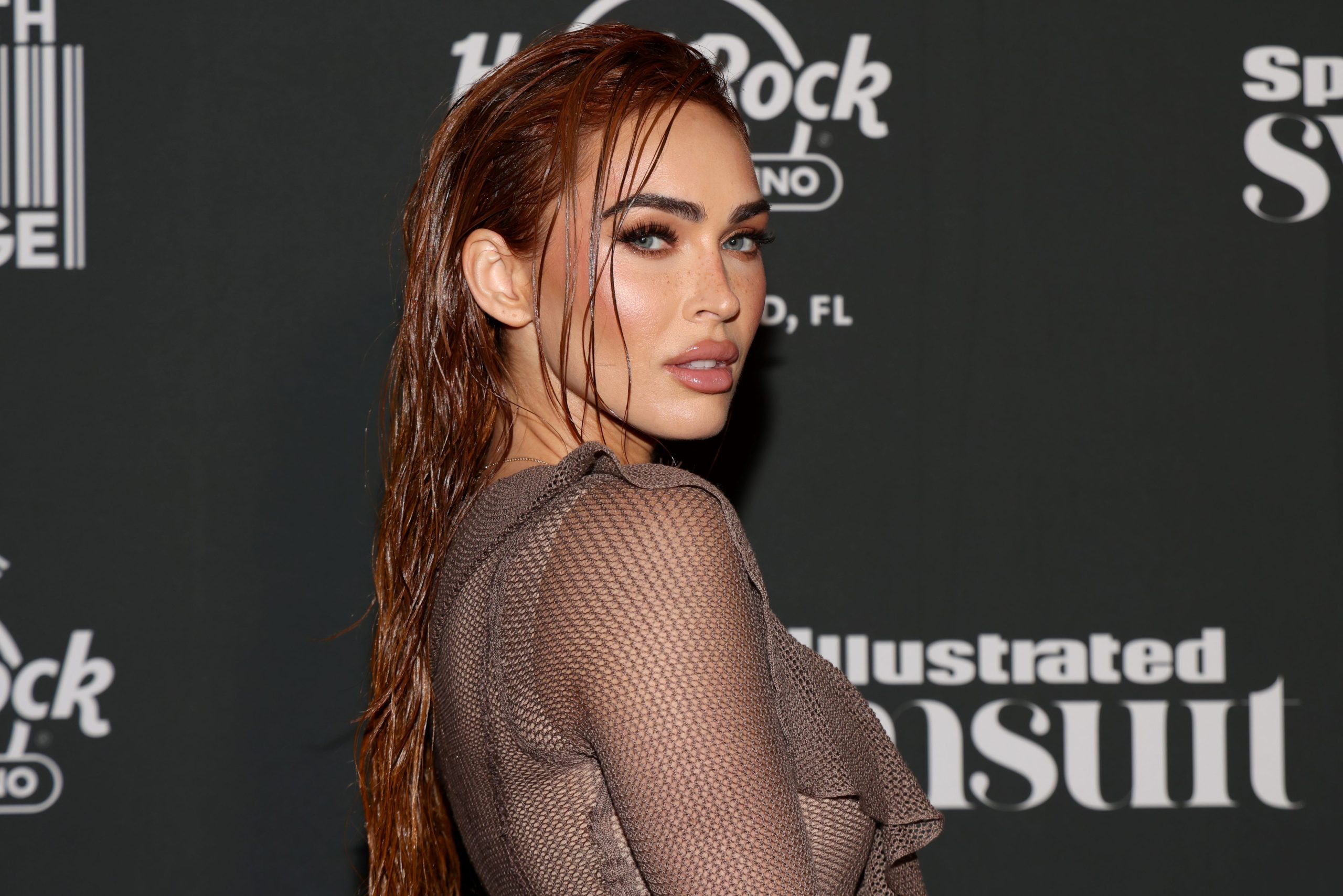 Megan Fox Majdnem Mindent Megmutatott j Bikinis Fot j n