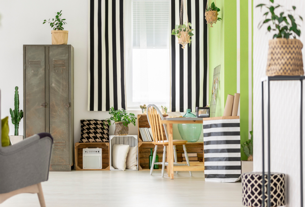 A függőleges csíkok optikailag nyújtják a belmagasságot