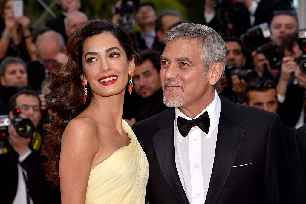 Rika családi fotó George és Amal Clooneyról, ahogy gyerekeikkel élvezik a nyarat