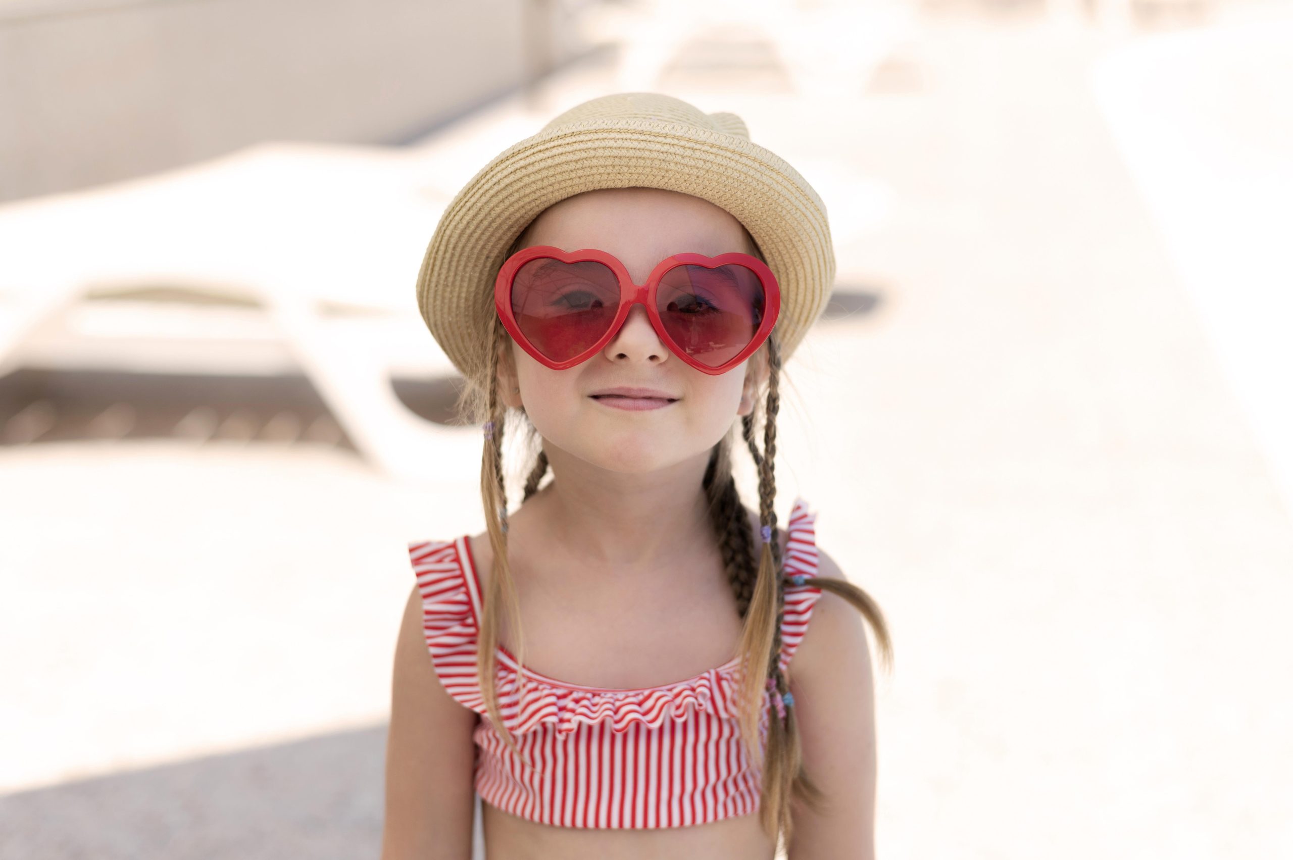 Hány éves kortól viseljen a gyermekünk napszemüveget?
