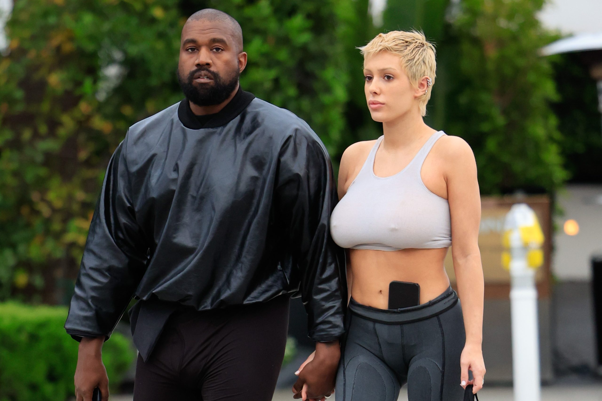 Kanye West feleségének pucérruhája tényleg teljesen áttetsző